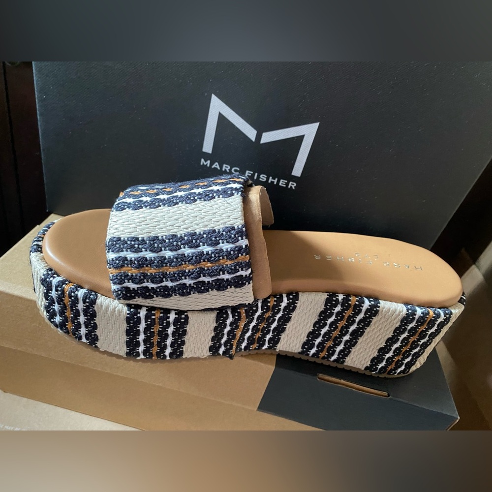 Marc Fisher LTD Daylin Platform Sandal ✨ Light Multi Stripe Size 8.5